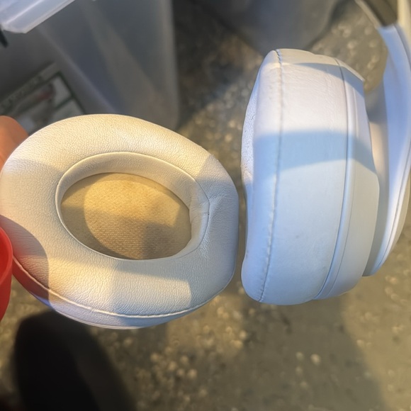 Beats by Dre Studio 3 white headphones Beats10 - Picture 5 of 6